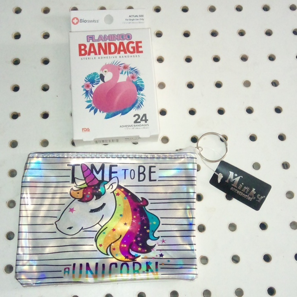 🆕 Metallic White/Unicorn 🦄 design zip-up purse & Pink Flamingo 🦩 bandaids